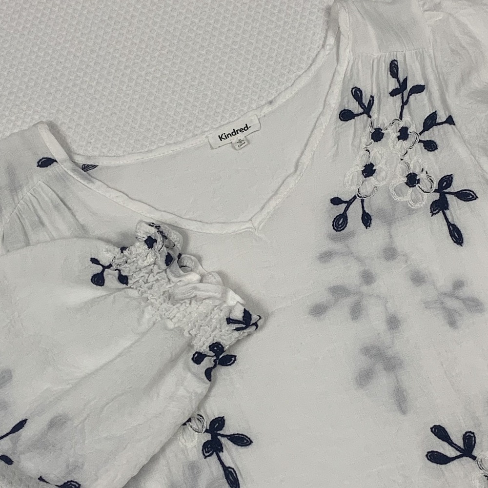 Kindred Anthropologie Women Medium White Floral Embroidered Boho Blouse Top